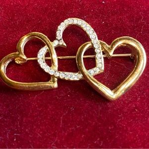 🍒4/$44🍒 Gold Tone Triple Heart Brooch Pin